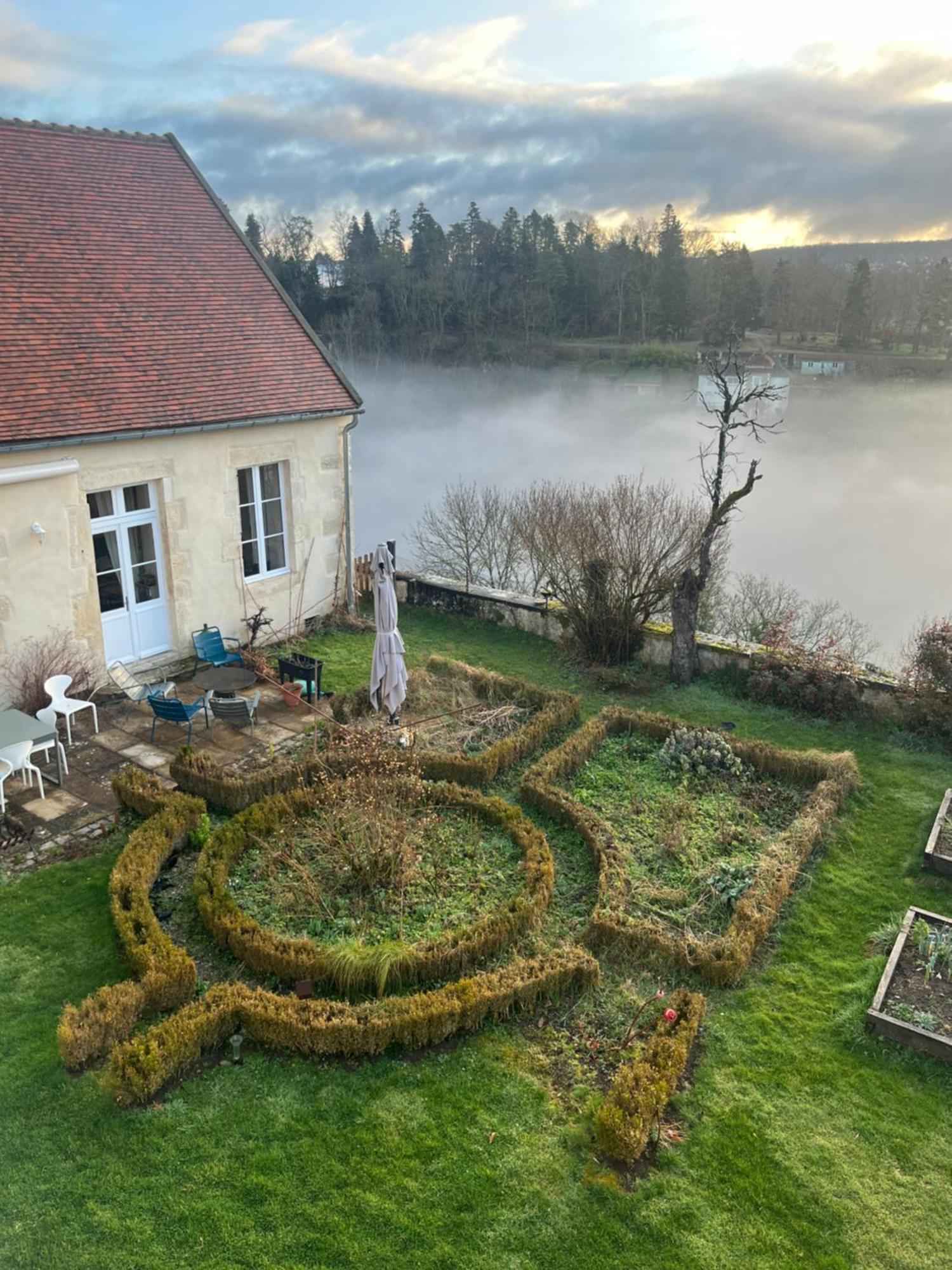Maison De Noble Nicolas Avallon Luaran gambar